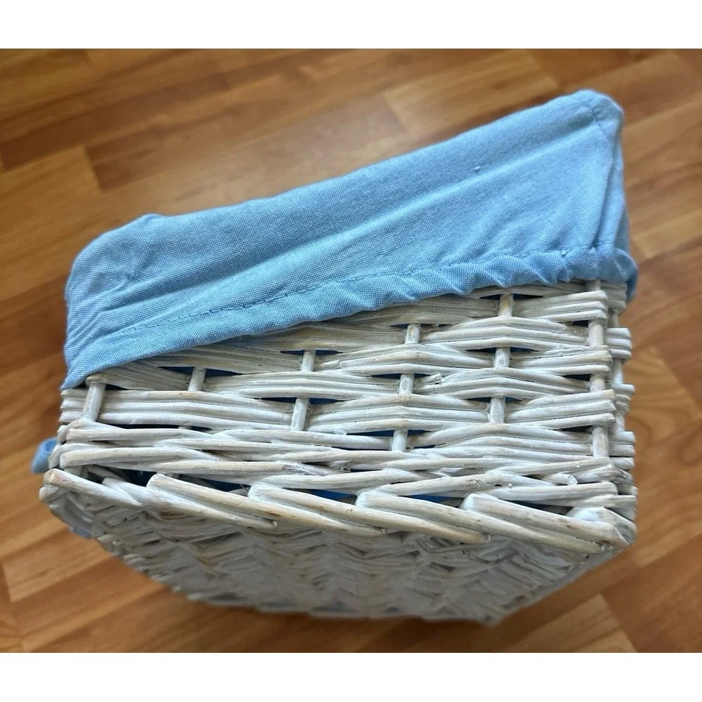 Vintage Pottery Barn White Wicker Basket Blue Liner...